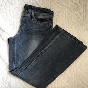 Earl Jeans with Pocket Detail